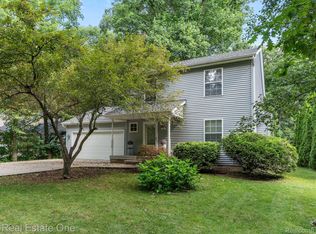 5729 Fernlands, Pinckney, MI 48169