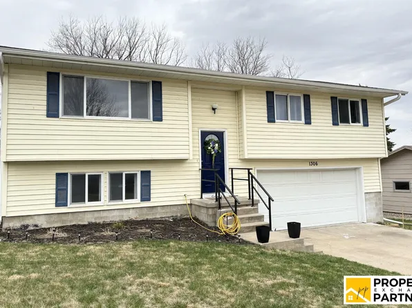 1306 Sherman St, Wayne, NE 68787