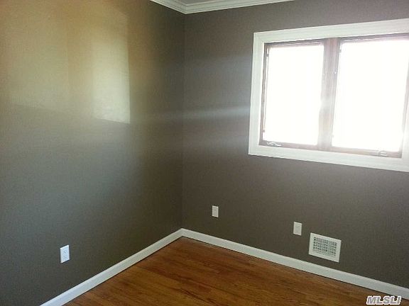 3rd image of 8 Hindes Ct