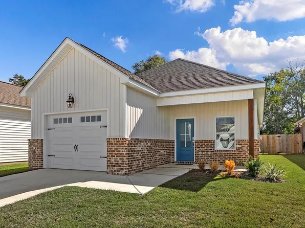 153 Heyward Dr, Dothan, AL 36303