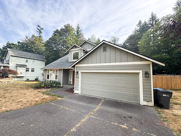 6832 Townsend Ln NE — Photo 3