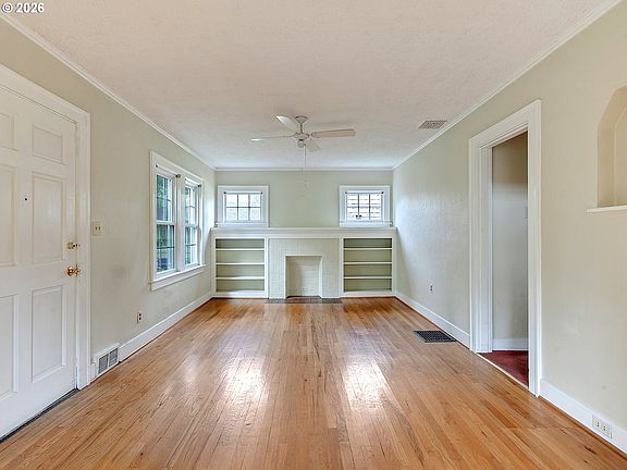 5th image of 2721 NE Ainsworth St