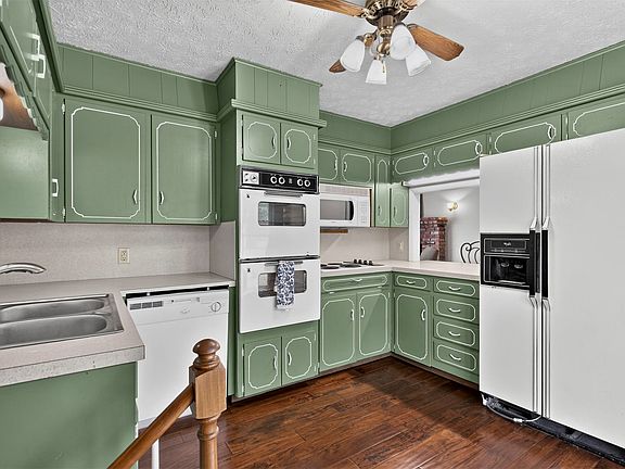 3rd image of 723 Valentine Ln