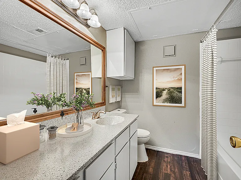 Westmoor Apartment Homes — Photo 33