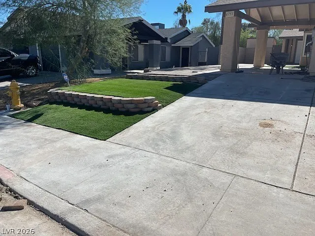 4 bed, 2.0 bath, 1519 sqft, $2,000 — Photo 2