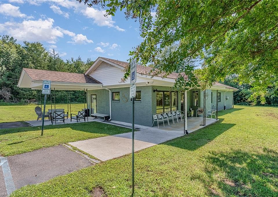 1st image of 1590 Farmington Rd