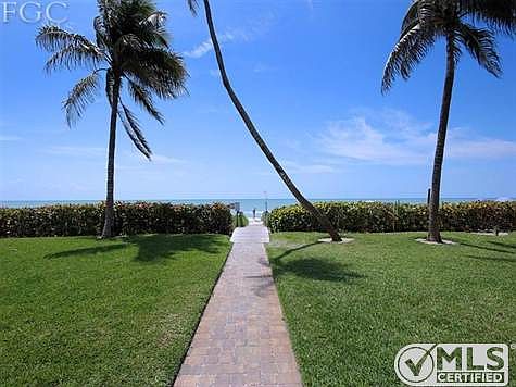 Island Beach Club beach walk