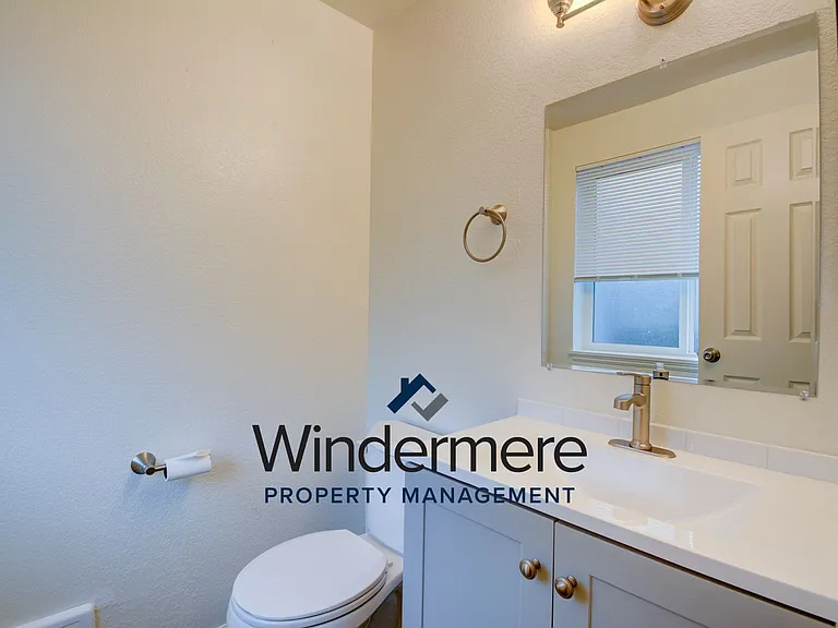141 SW 6th Ave — Photo 13