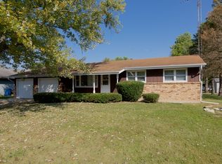 710 Green Ridge Ave, Earlville, IL 60518