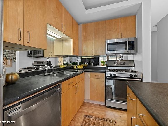 4th image of 212 W Washington St APT 1412
