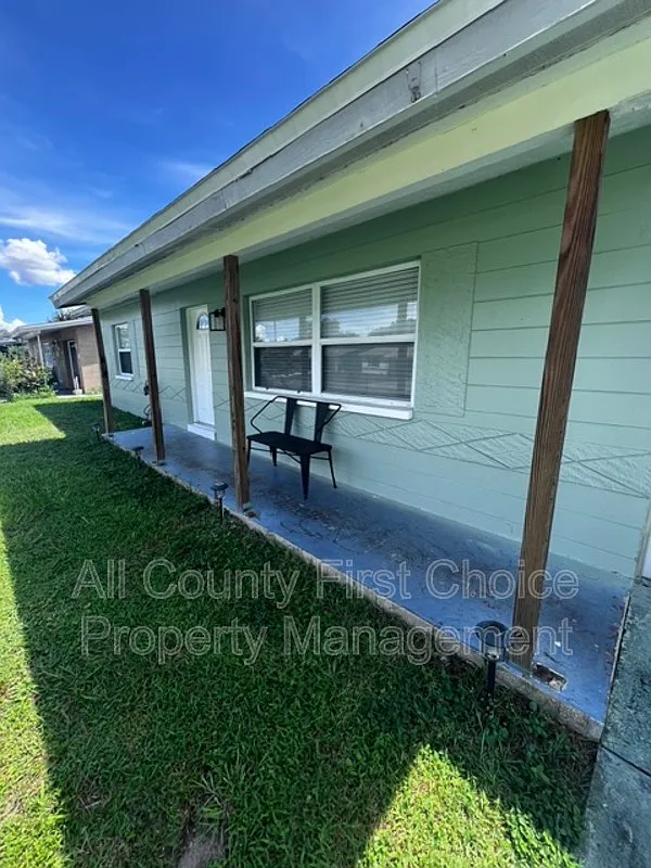 3 bed, 1.0 bath, 1230 sqft, $2,295 — Photo 2