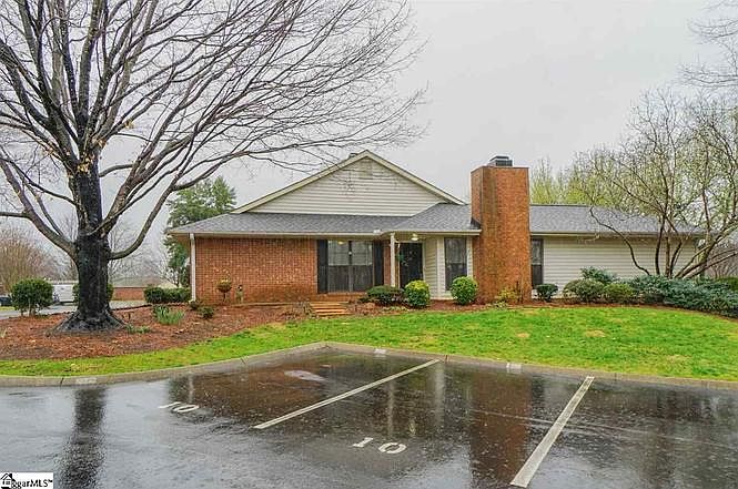 1st image of 10 Forest Lake Dr #1