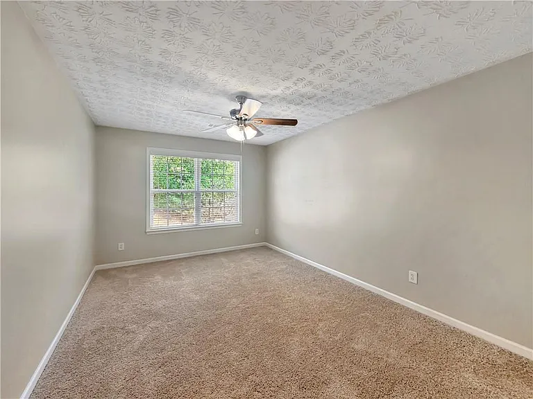 1210 Skylar Ridge Cir — Photo 32