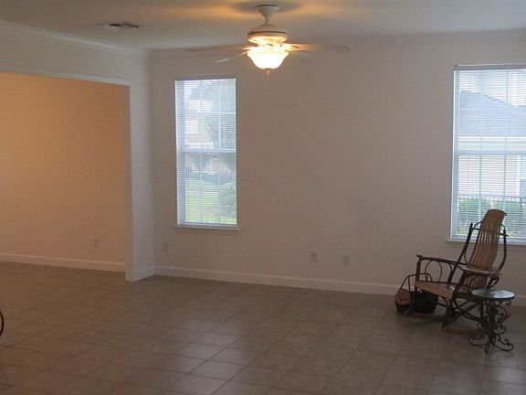 4th image of 3065 Dickinson Dr