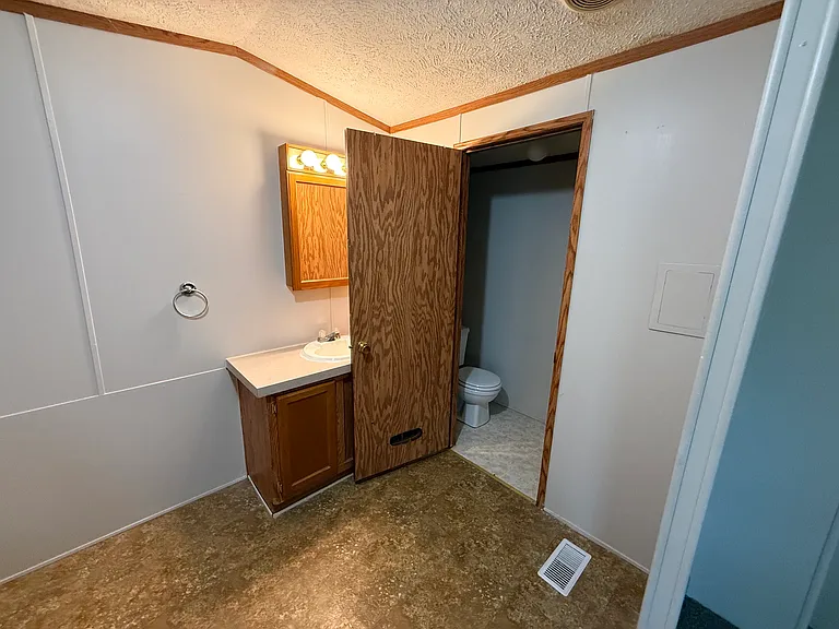 285 Birdsall Dr E — Photo 3