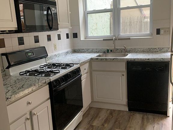5th image of 528 Fitzwater St