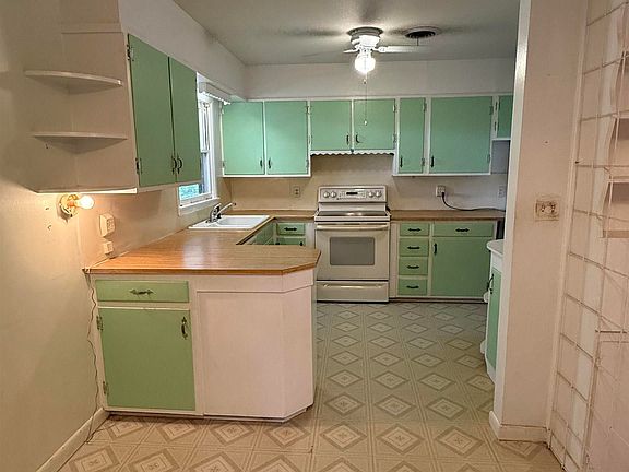 3rd image of 612 N Plants St