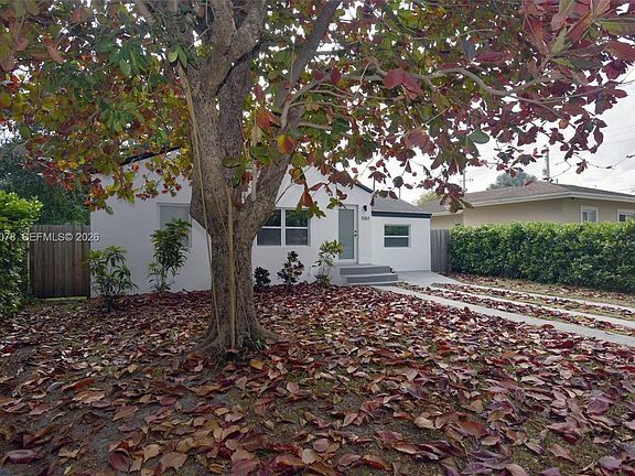 4th image of 1084 NW 66th St