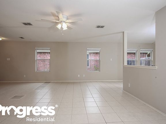 5th image of 2433 Pecan Dr