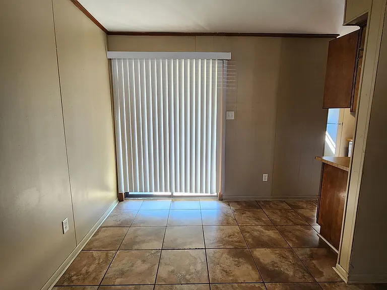 318 Houston St #1-10 — Photo 4