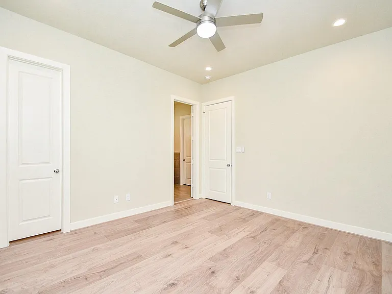 2307 Warhol Way — Photo 23