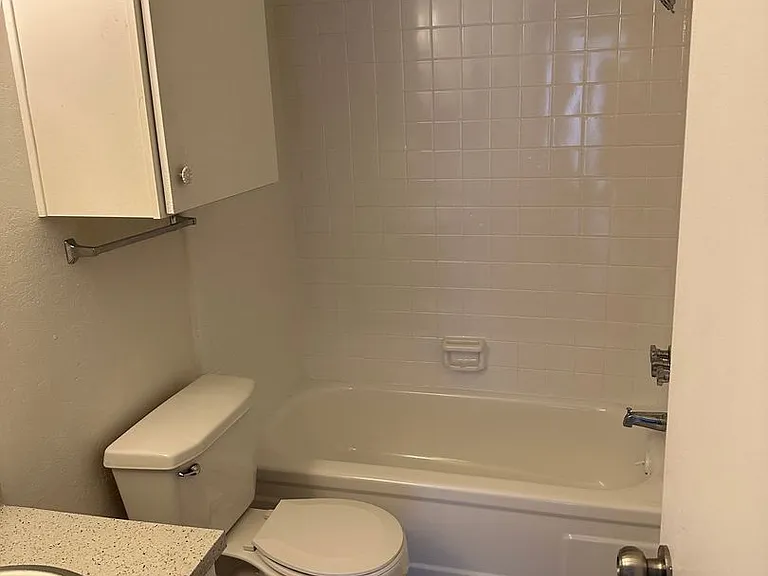 The Lewiston Apartments — Photo 12
