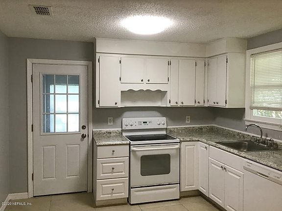 4th image of 4846 Merrimac Ave