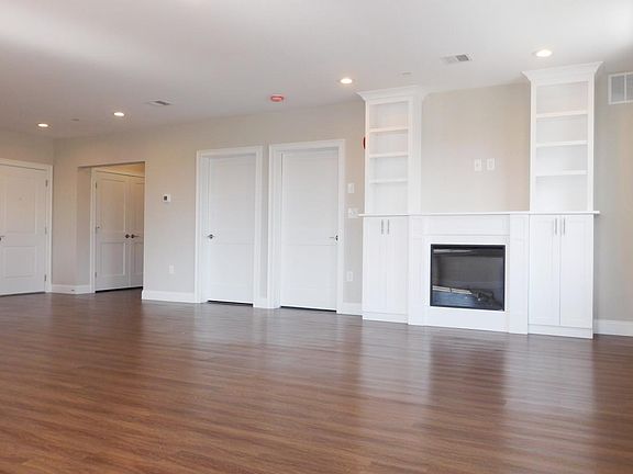 4th image of 321 Washington St APT 206