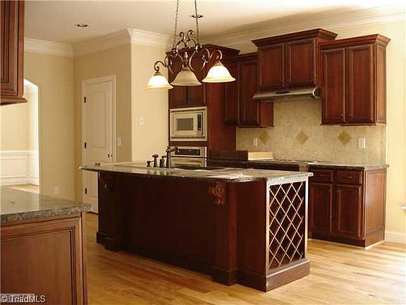 3rd image of 1176 Oakencroft Dr