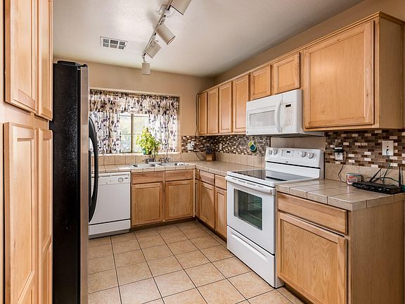 8406 W Hilton Ave - MLS-14