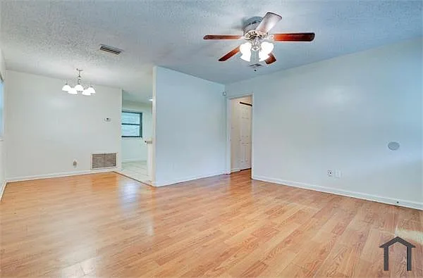 306 Evergreen Hl — Photo 4