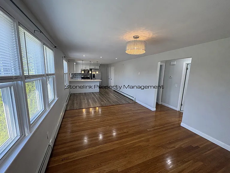 321 Budlong Rd — Photo 6