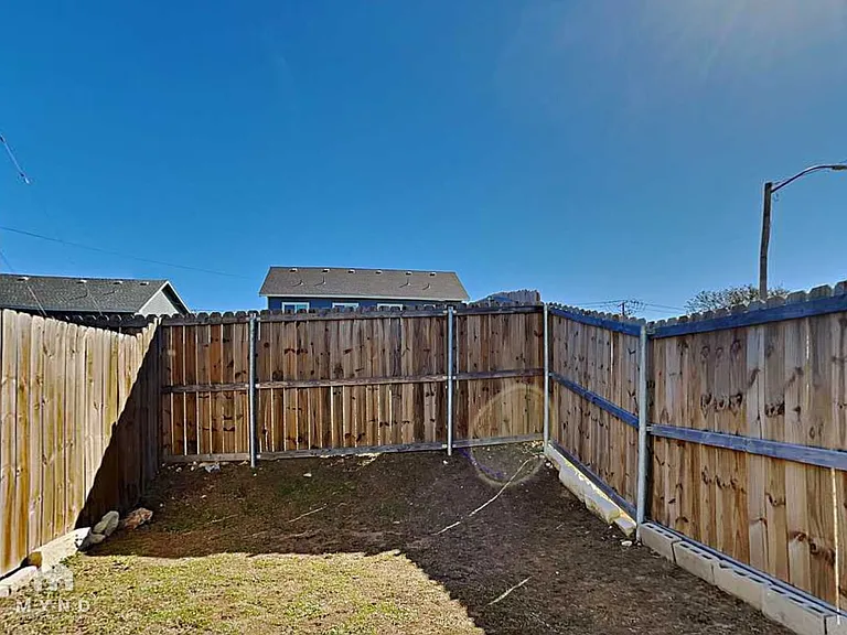 3265 Karen St — Photo 14