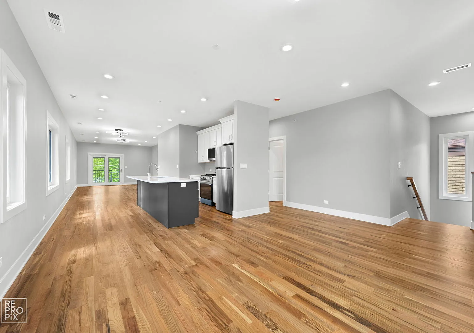 3 bed, 2000 sqft, $3,750 — Photo 2