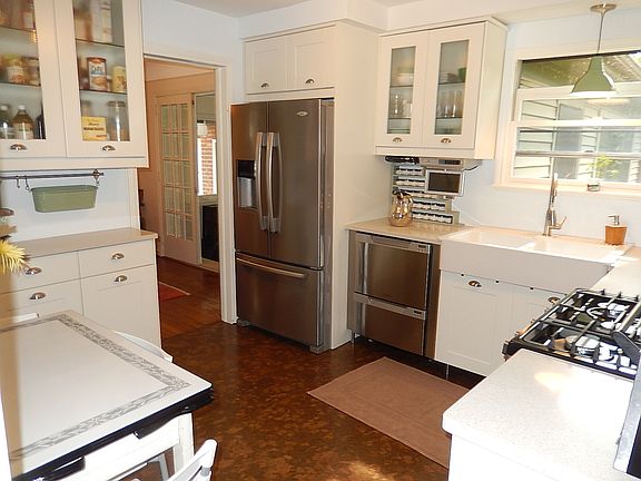 3rd image of 13721 Sherwood Ave
