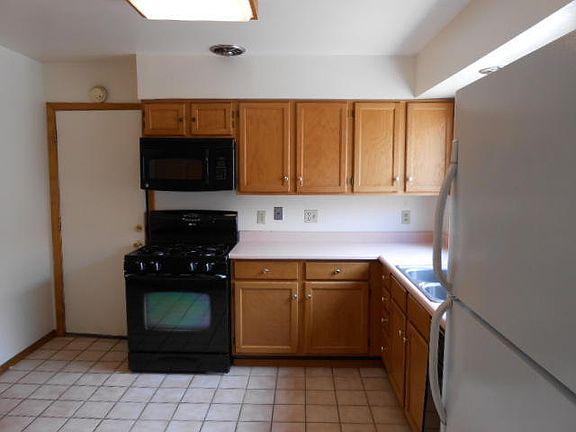 3rd image of 1618 Hoffman Dr NE