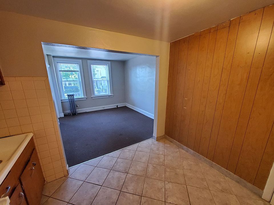 1st image of 1709 E Park Pl APT 19