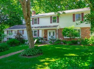 91 Governor Dr, Glenville, NY 12302