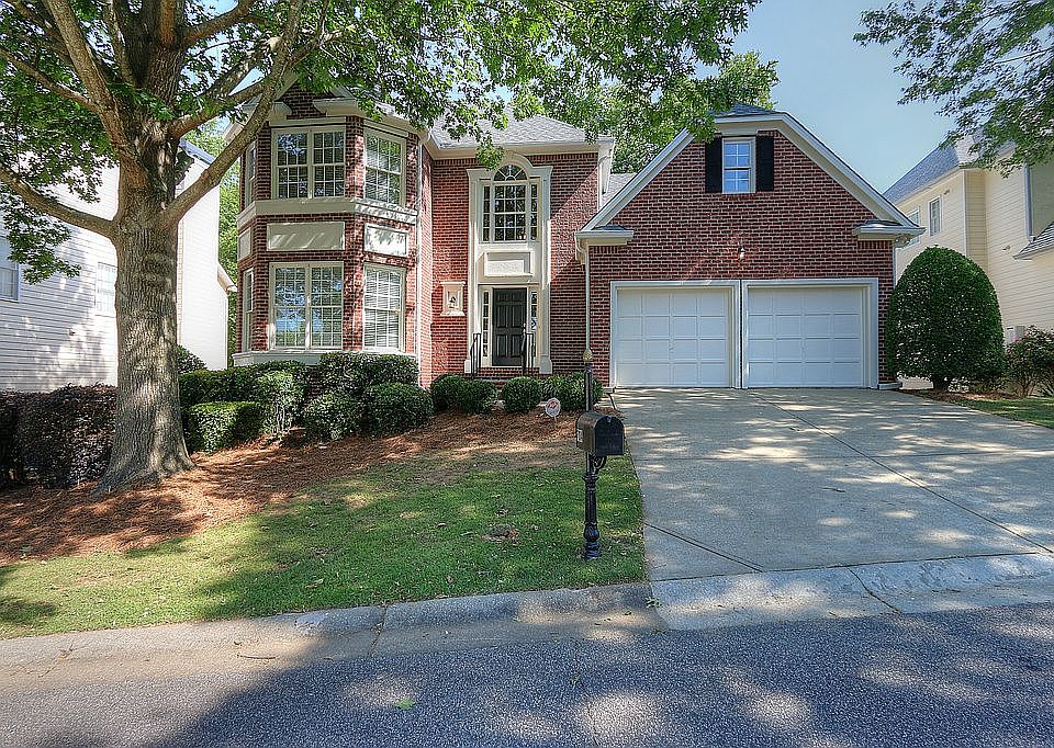 1st image of 704 Arlington Ln SE