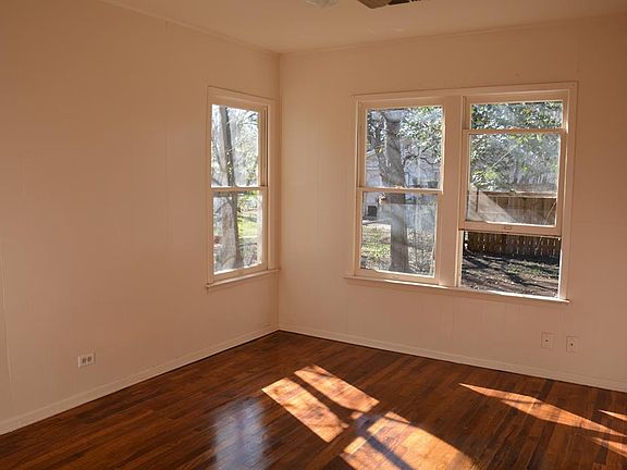 3rd image of 210 Rollins Ave