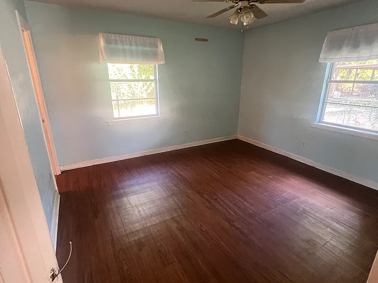 112 N Park St — Photo 6