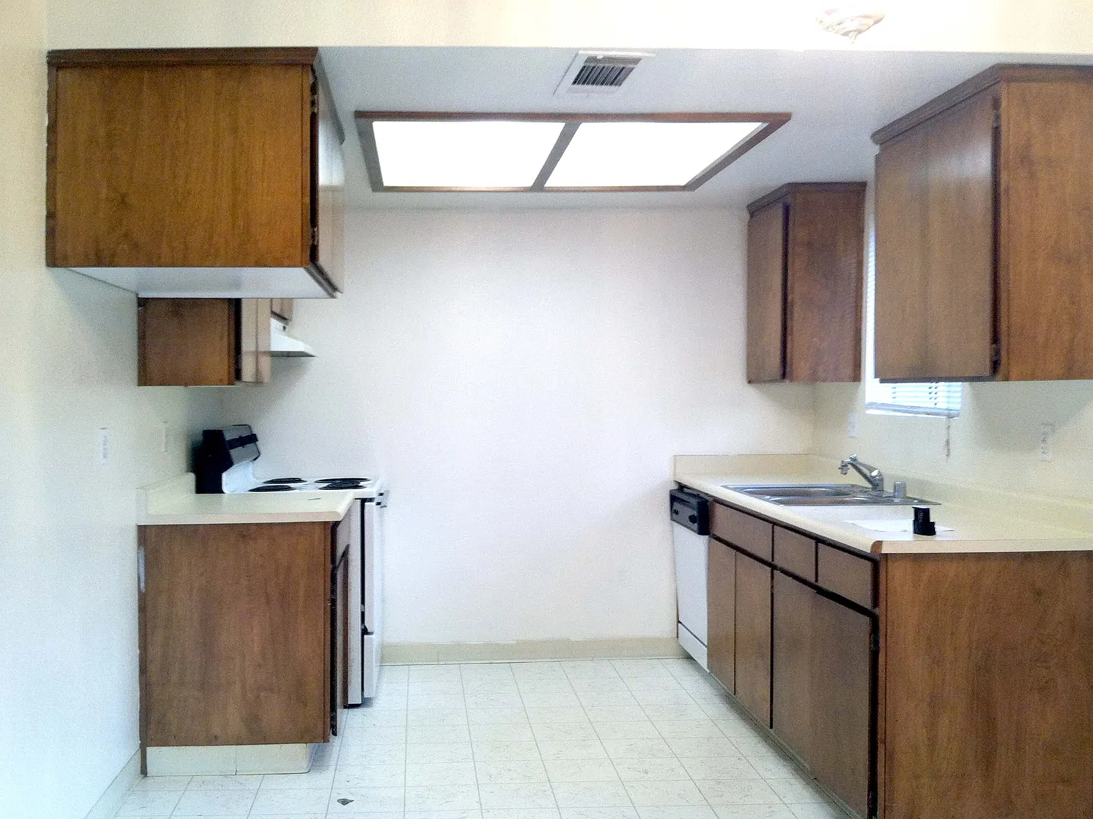 3 bed, 1125 sqft, $1,860 — Photo 3