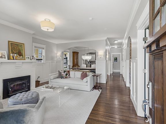 3rd image of 214 Chapel Ave