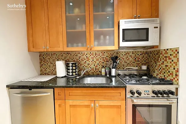 Rented by Sotheby's International Realty | media 11