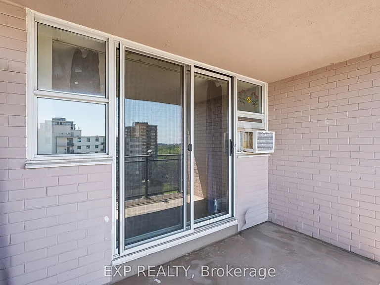 975 Warwick Ct #1005 — Photo 13