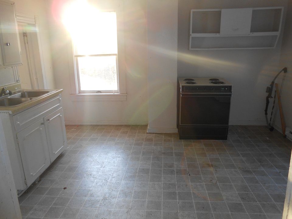 2nd image of 133 10 1/2 St SE #2
