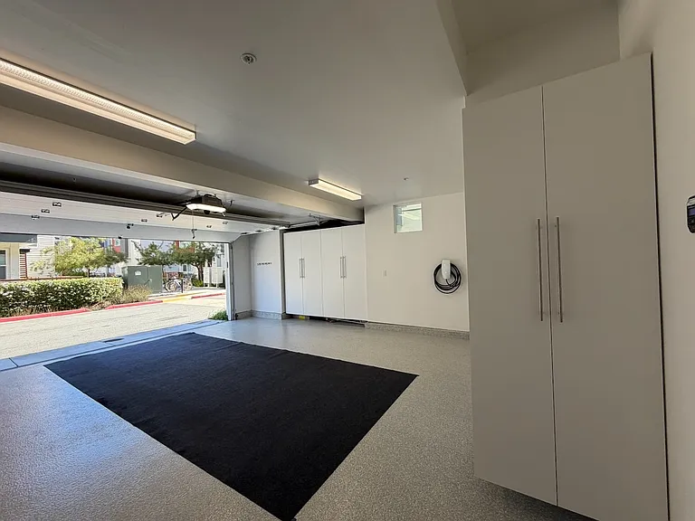 561 Pilgrim Dr — Photo 29