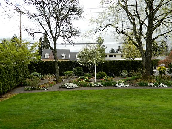 NE front yard view