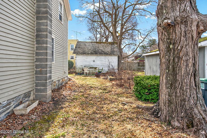 4th image of 44 Hoosick Street