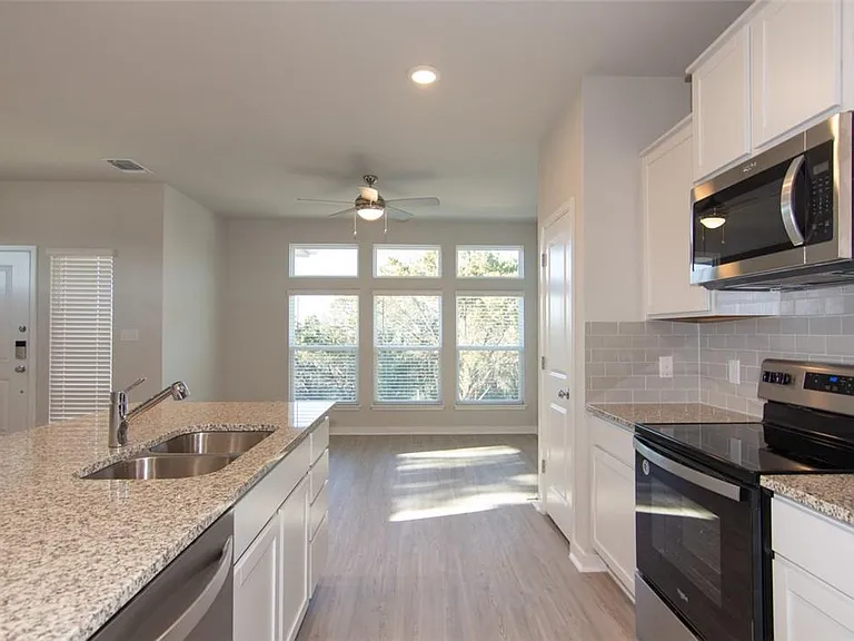 605 W South St #432 — Photo 14